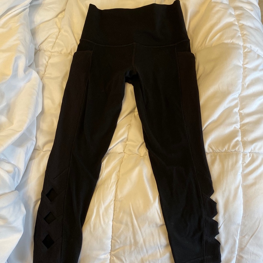 Athleta Salutation Stash Pocket II Cutout 7/8